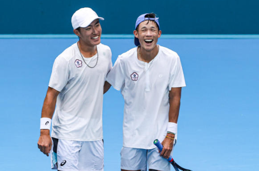 台湾网球男双组合勇夺杭州亚运会金牌